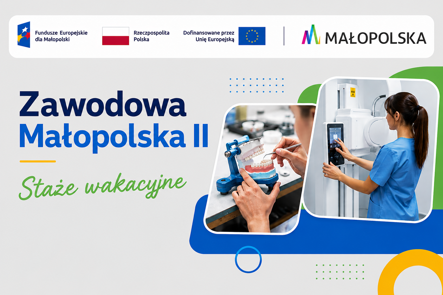 Na grafice widać biały baner z kolorowymi logotypami Funduszy Europejskich, Rzeczypospolitej Polskiej, Unii Europejskiej i Małopolski oraz napisy „Zawodowa Małopolska II” i „Staże wakacyjne”. Po prawej stronie znajdują się zdjęcia przedstawiające pracę przy modelu dentystycznym oraz obsługę aparatury do badań obrazowych.