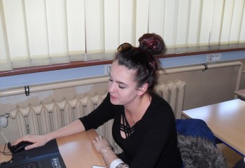 Kurs Technologiczny-CAD-CAM - uczniowie pracujący przy komputerach