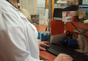 Uczennica podczas stażu w miejscu pracy