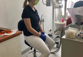 Uczennica podczas stażu w miejscu pracy