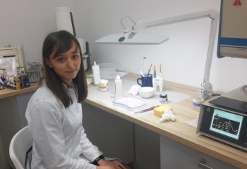 Uczennica podczas stażu w miejscu pracy