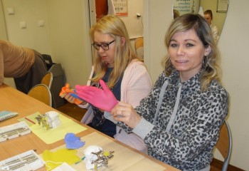 Uczennice podczas kursu z zakresu periodontologii