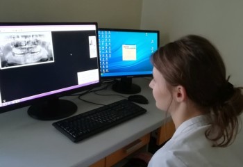 Uczennica podczas stażu